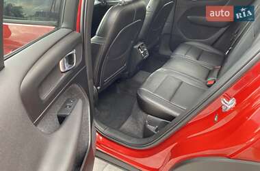 Внедорожник / Кроссовер Volvo XC40 2018 в 