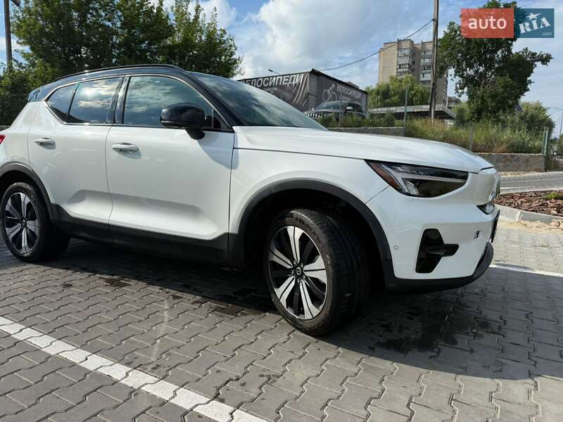 Внедорожник / Кроссовер Volvo XC40 2023 в Калиновке