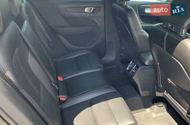 Внедорожник / Кроссовер Volvo XC40 2018 в 