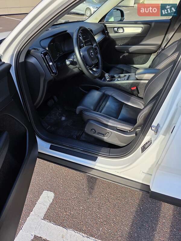 Внедорожник / Кроссовер Volvo XC40 2018 в Киеве