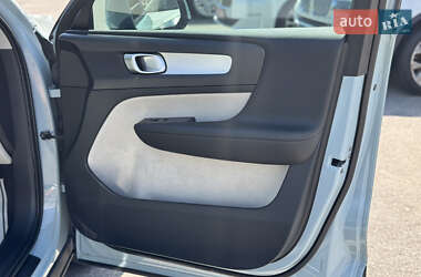 Внедорожник / Кроссовер Volvo XC40 2018 в 