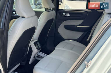 Внедорожник / Кроссовер Volvo XC40 2018 в 