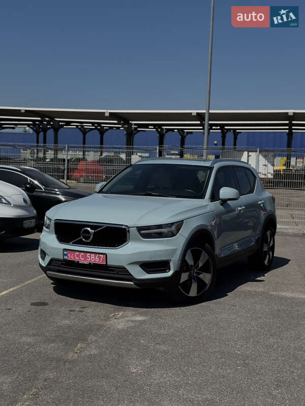 Внедорожник / Кроссовер Volvo XC40 2018 в 