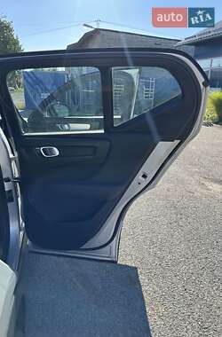 Внедорожник / Кроссовер Volvo XC40 2018 в 