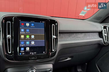 Внедорожник / Кроссовер Volvo XC40 2022 в 