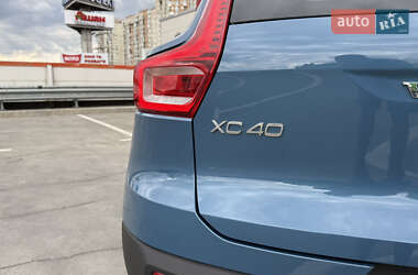 Внедорожник / Кроссовер Volvo XC40 2022 в 