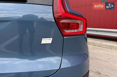 Внедорожник / Кроссовер Volvo XC40 2022 в 