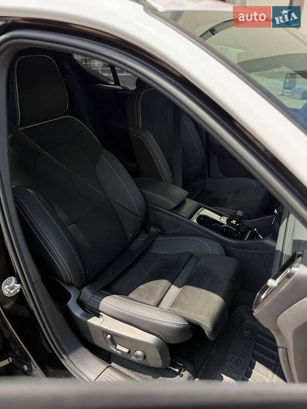 Внедорожник / Кроссовер Volvo XC40 2022 в Черновцах