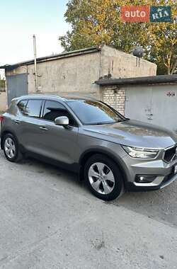 Внедорожник / Кроссовер Volvo XC40 2020 в 