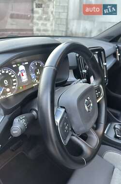 Внедорожник / Кроссовер Volvo XC40 2020 в 