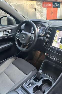 Внедорожник / Кроссовер Volvo XC40 2020 в 