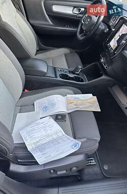 Внедорожник / Кроссовер Volvo XC40 2020 в 