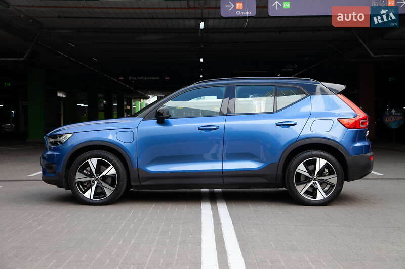 Внедорожник / Кроссовер Volvo XC40 2021 в Киеве