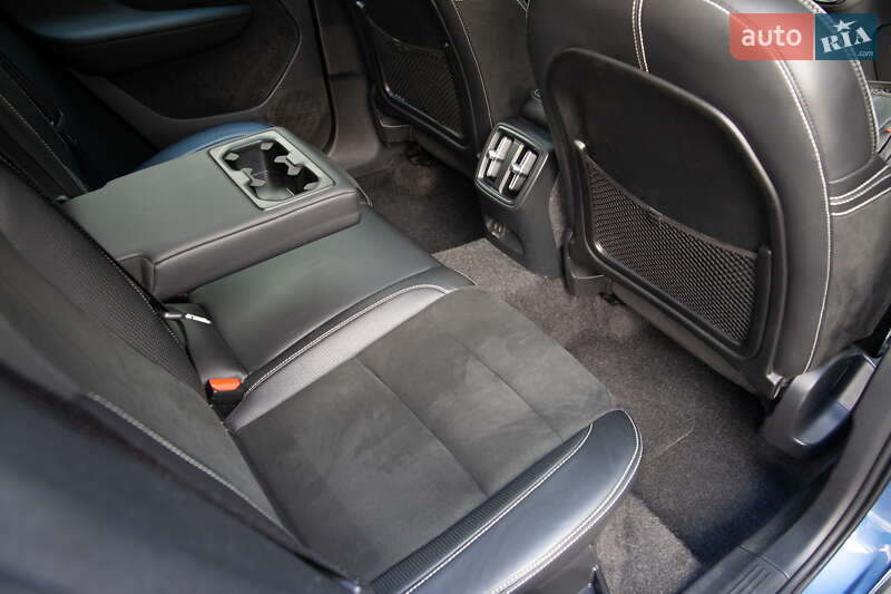 Внедорожник / Кроссовер Volvo XC40 2021 в Киеве