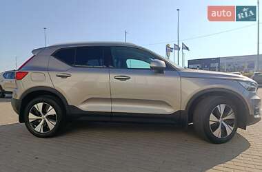 Внедорожник / Кроссовер Volvo XC40 2020 в 