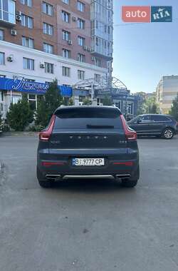 Внедорожник / Кроссовер Volvo XC40 2018 в 
