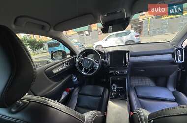 Внедорожник / Кроссовер Volvo XC40 2018 в 
