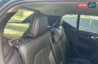 Внедорожник / Кроссовер Volvo XC40 2018 в 