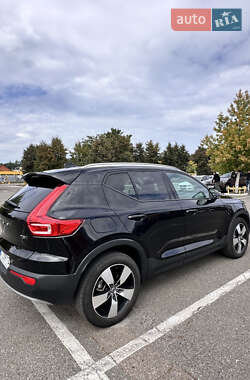 Внедорожник / Кроссовер Volvo XC40 2021 в 