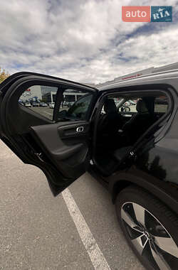 Внедорожник / Кроссовер Volvo XC40 2021 в 