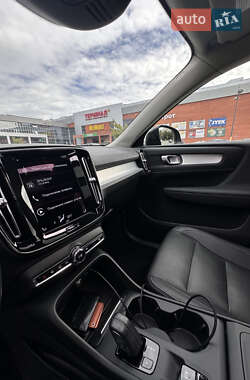 Внедорожник / Кроссовер Volvo XC40 2021 в 