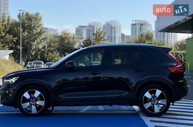 Внедорожник / Кроссовер Volvo XC40 2019 в 