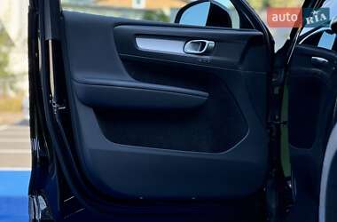 Внедорожник / Кроссовер Volvo XC40 2019 в 