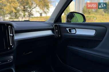Внедорожник / Кроссовер Volvo XC40 2019 в 