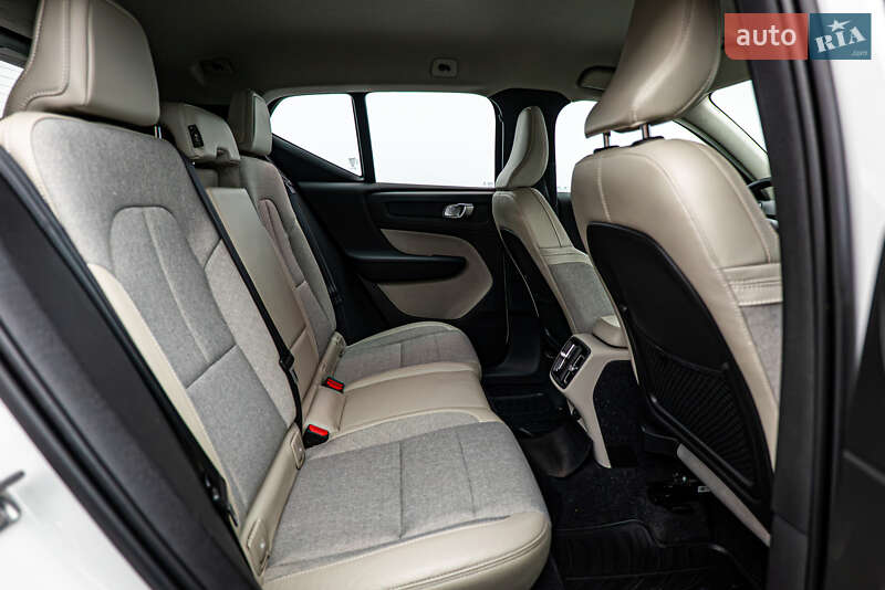 Внедорожник / Кроссовер Volvo XC40 2019 в Киеве