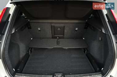 Внедорожник / Кроссовер Volvo XC40 2024 в 