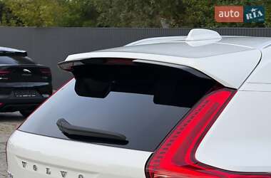 Внедорожник / Кроссовер Volvo XC40 2024 в 
