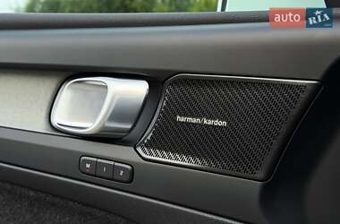 Внедорожник / Кроссовер Volvo XC40 2024 в 