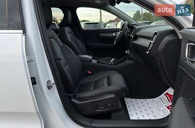 Внедорожник / Кроссовер Volvo XC40 2024 в 