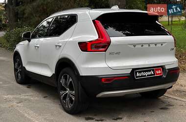 Внедорожник / Кроссовер Volvo XC40 2018 в 