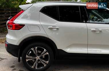 Внедорожник / Кроссовер Volvo XC40 2018 в 