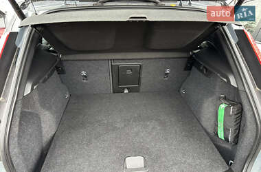 Внедорожник / Кроссовер Volvo XC40 2022 в 