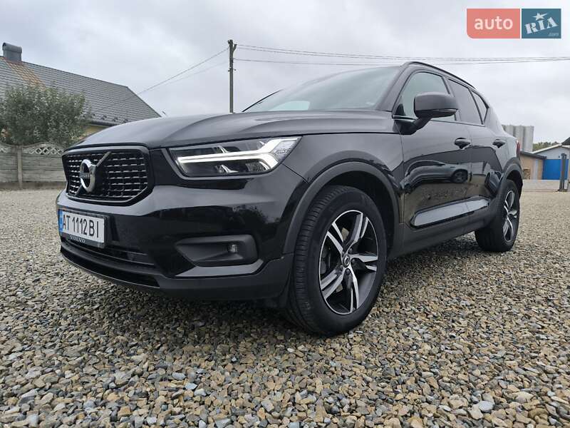 Позашляховик / Кросовер Volvo XC40 2018 в 