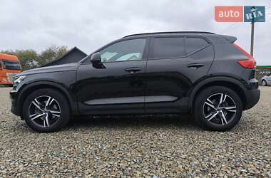 Позашляховик / Кросовер Volvo XC40 2018 в 