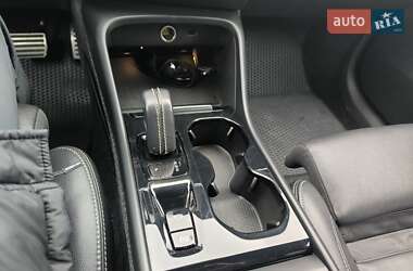 Позашляховик / Кросовер Volvo XC40 2018 в 