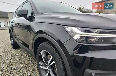 Позашляховик / Кросовер Volvo XC40 2018 в 