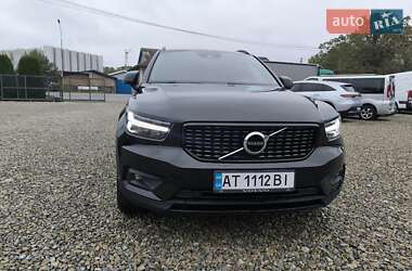 Позашляховик / Кросовер Volvo XC40 2018 в 