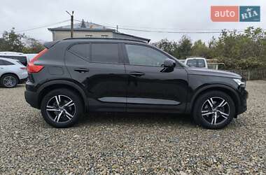 Позашляховик / Кросовер Volvo XC40 2018 в 