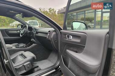 Позашляховик / Кросовер Volvo XC40 2018 в 