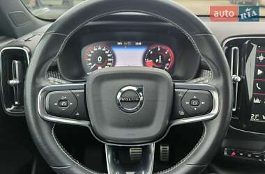 Позашляховик / Кросовер Volvo XC40 2018 в 