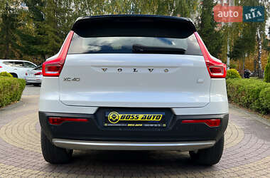 Позашляховик / Кросовер Volvo XC40 2022 в 