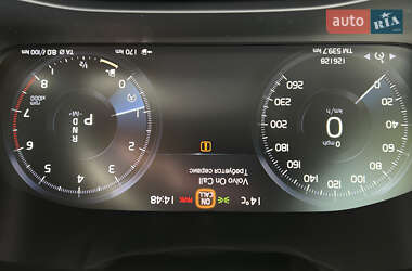 Позашляховик / Кросовер Volvo XC40 2022 в 
