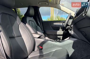 Позашляховик / Кросовер Volvo XC40 2022 в 