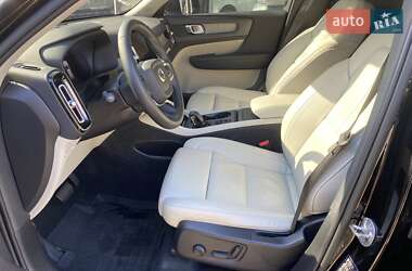 Внедорожник / Кроссовер Volvo XC40 2022 в 