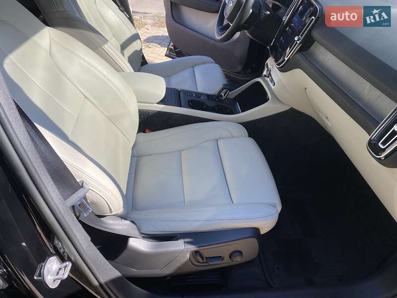 Внедорожник / Кроссовер Volvo XC40 2022 в Одессе
