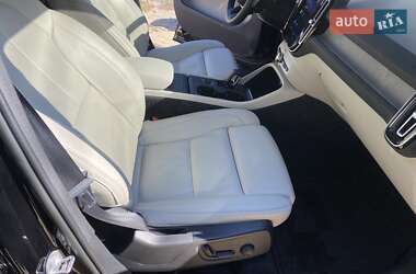 Внедорожник / Кроссовер Volvo XC40 2022 в 